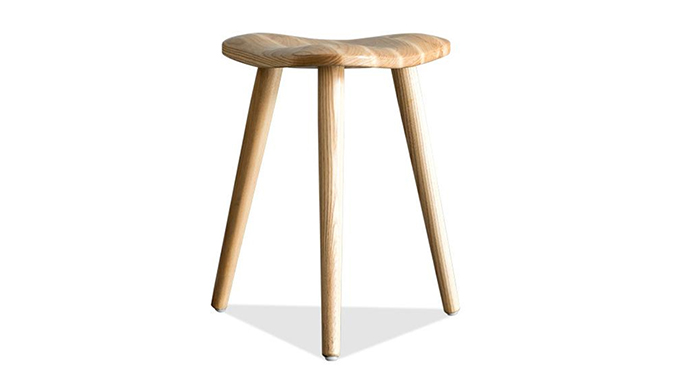 Low bar stool with three leg